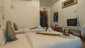 A hotel room with two beds, a television, a small table, and a window with curtains. - Phonevichith Riverside Hotel Houayxai (Houayxay)