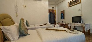 Twin Room, Lanai, River View | Free WiFi - Phonevichith Riverside Hotel Houayxai (Houayxay)