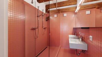 Shower, towels