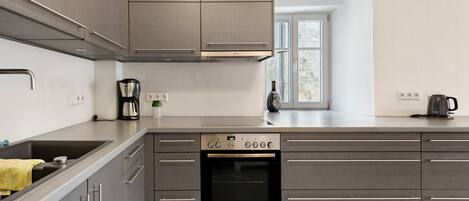 雪櫃、焗爐、爐具、電熱水壺