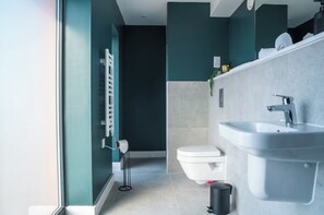 Shower, soap, toilet paper - 3 Bedroom Penthouse Roof Garden Parking Canal (Manchester)