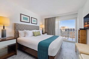 2 bedrooms, desk, iron/ironing board, free WiFi - @ Marbella Lane - Luxe 2BR w/ Panoramic Ocean View (Honolulu)
