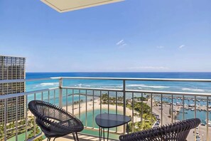 Property grounds - @ Marbella Lane - Luxe 2BR w/ Panoramic Ocean View (Honolulu)