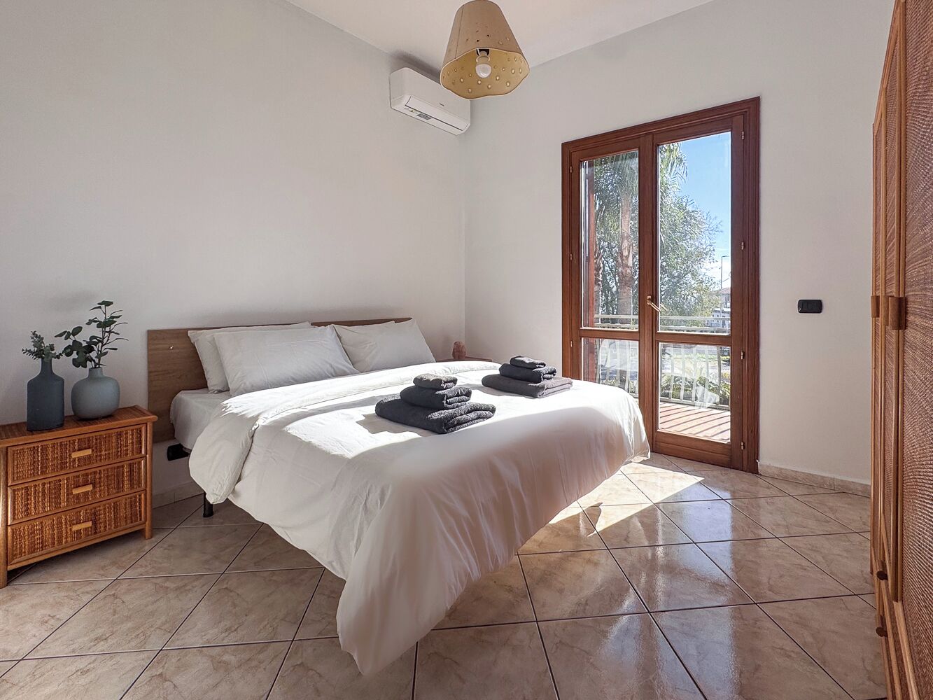 Iron/ironing board, travel cot, free WiFi, bed sheets