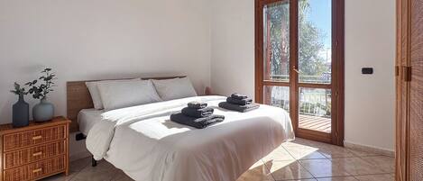 Iron/ironing board, travel cot, free WiFi, bed sheets