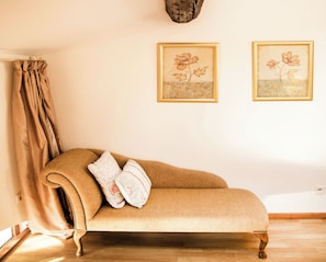 Interior - Chez Pierre. A perfect jewel for 2, beautiful pool and relaxing garden spaces . (Nizas)