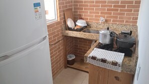 Private kitchen - Paul's eco kitchenettes - Deluxe Queen Room (Santa Cruz Cabrália)