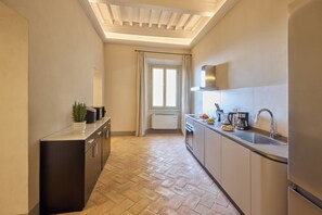 Private kitchen - Vagnucci Apartment combines traditional charm with modern comfort. (Cortona)