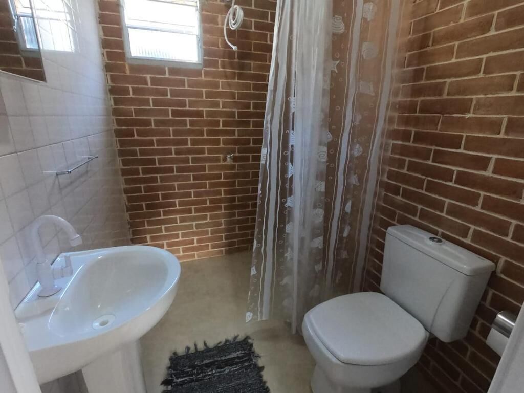 淋浴设施、毛巾、肥皂、卫生纸