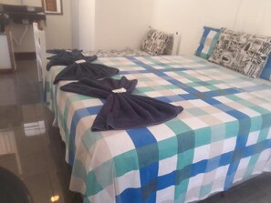 1 habitación, tabla de planchar con plancha, wifi y ropa de cama 