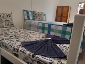 Ferros/tábuas de passar roupa, Wi-Fi, roupa de cama