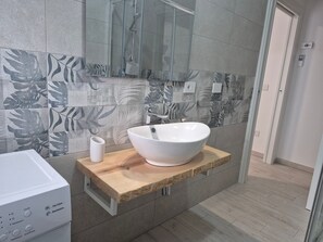 Doccia, asciugacapelli, asciugamani