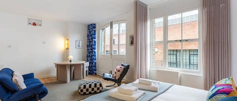 1 bedroom, iron/ironing board, internet