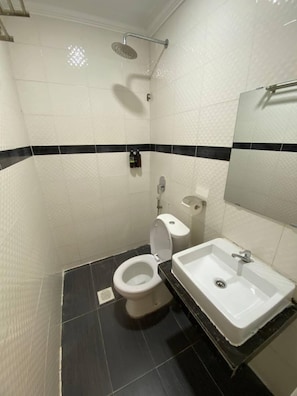 Standard Room, Women only, Non Smoking, Air conditioning | Bathroom