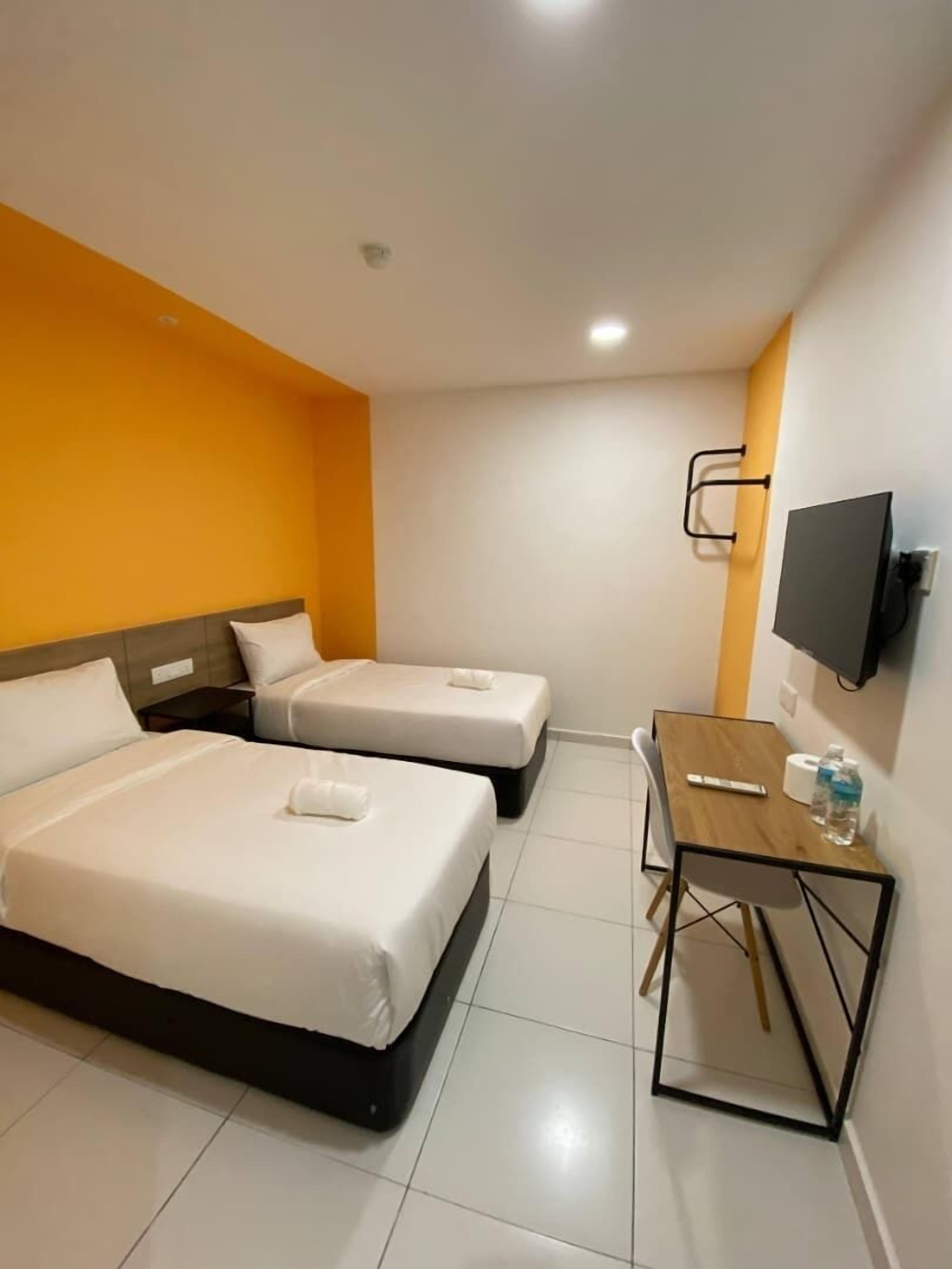 Habitació amb dos llits individuals estàndard, no fumadors, bany privat | Escriptori, wifi gratuïta i roba de llit 