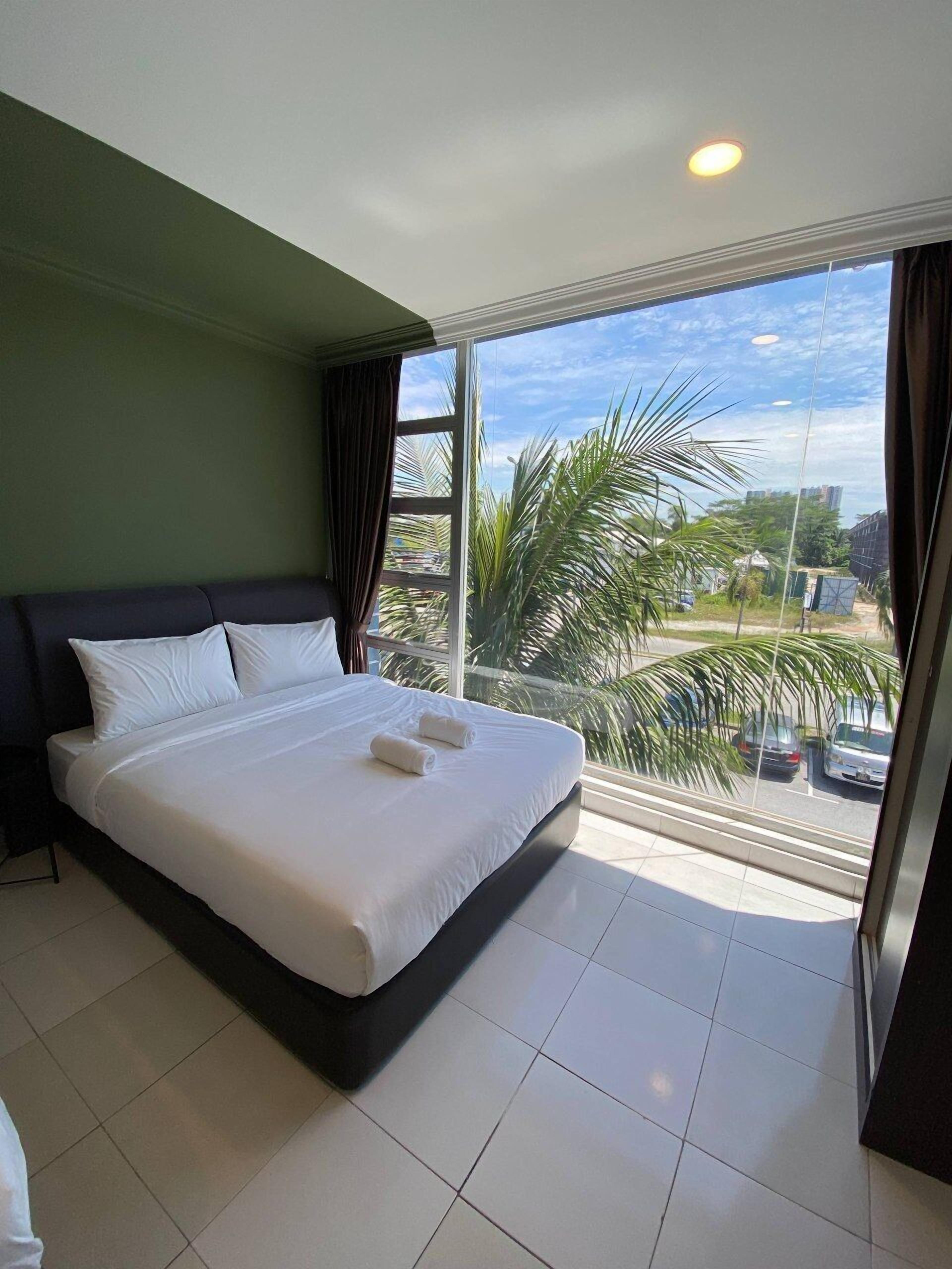 Family Quadruple Room, Non Smoking, Private Bathroom | Desk, free WiFi, bed sheets