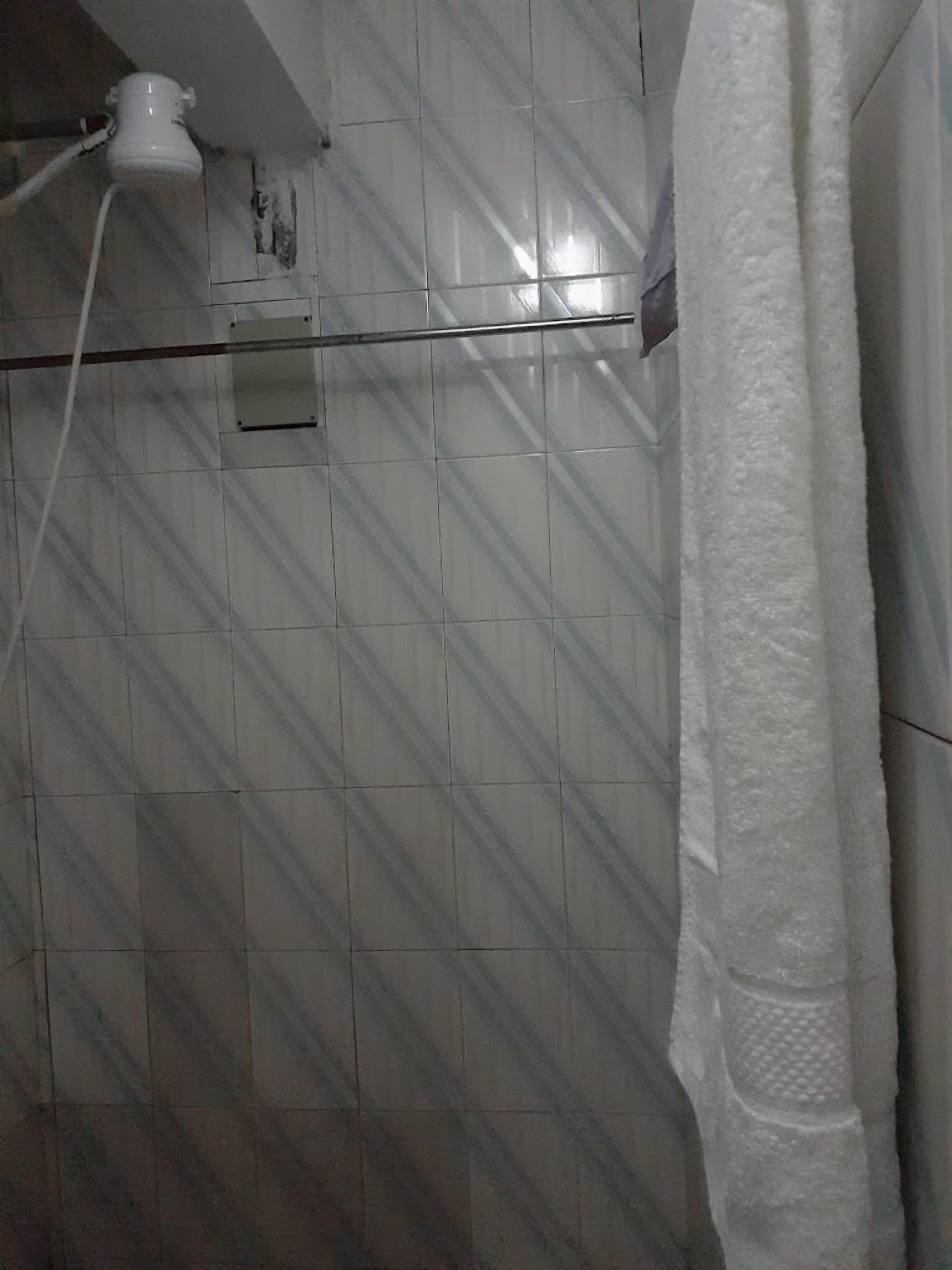 Enkeltrom – deluxe | Bad | Dusj, toalettartikler (inkludert), tøfler og håndklær