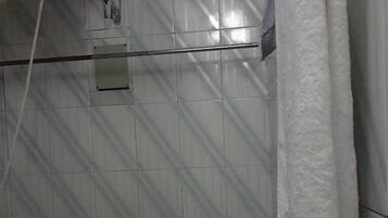 Deluxe Single Room | Bathroom | Shower, free toiletries, bathrobes, slippers