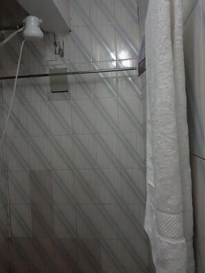 Deluxe Single Room | Bathroom - Victoria Ridge Hotel Laare (Laare)