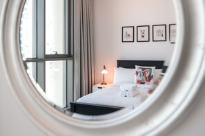 2 bedrooms, iron/ironing board, WiFi - Free housekeeping visits during your stay - StayShort - 2 Bed in Downtown Dubai that Sleeps 4 with Canal Views! (Downtown)