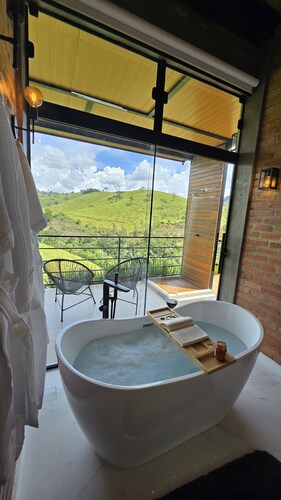 Exclusive Chalet for Two / Mantiqueira Mountains Beautiful View with Bathtub and Sauna