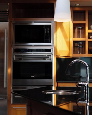 Refrigerador, microondas, horno, placa de cocina