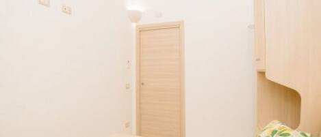 1 chambre, fer et planche Ă repasser, Wi-Fi, draps fournis