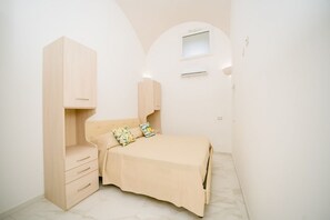 1 bedroom, iron/ironing board, WiFi, bed sheets - Pontone di Scala - The house has 1 double bedroom, 1 living room with kitchenette and sofa bed, 1 bathroom. The rooms are equipped with Smart TV, air conditioning, Wi-Fi and heating.6 (Pontone)