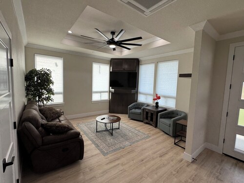 Fabulous 2-bedroom house with private boat ramp access to the Sacramento River