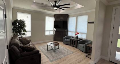 Fabulous 2-bedroom house with private boat ramp access to the Sacramento River