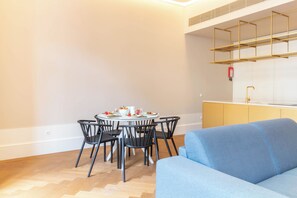Deluxe Apartment | Dining - Entre Paredes House (Porto)