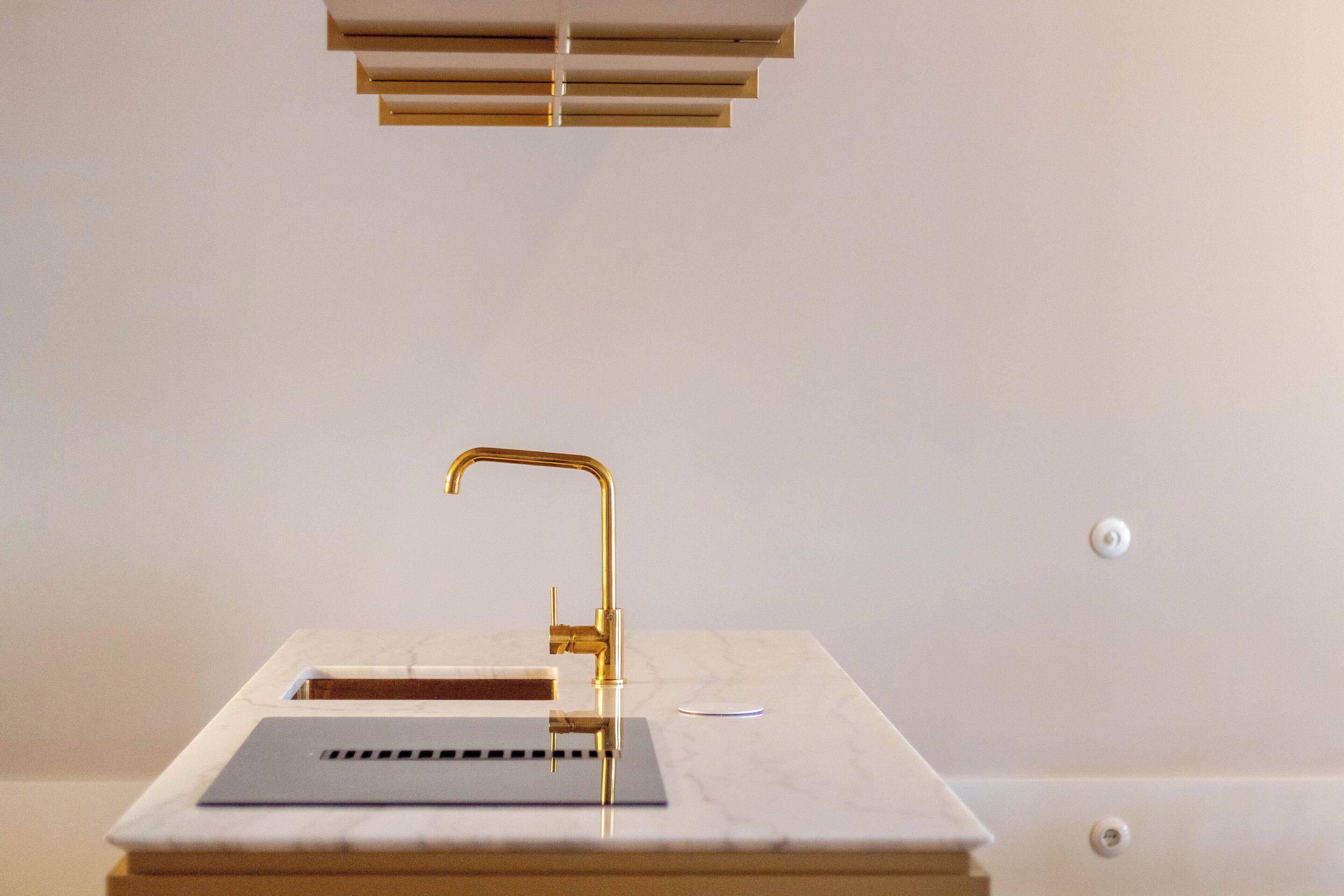 Apartamento Premium | Cocina privada | Frigorífico, microondas, horno y placa de cocina