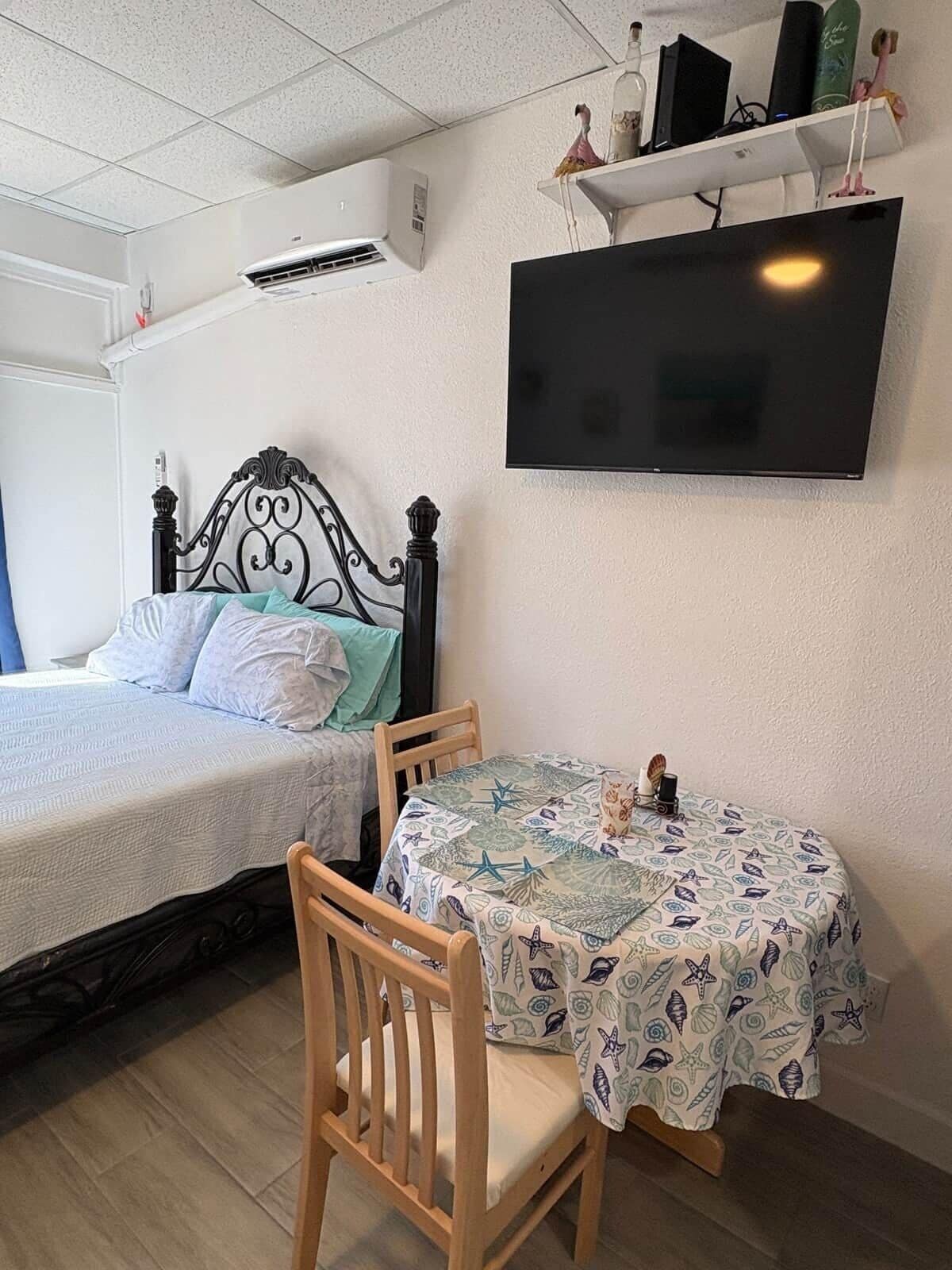 Iron/ironing board, WiFi, bed sheets