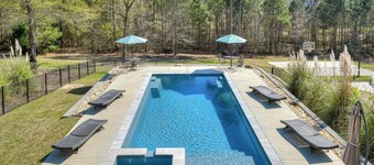 8 bedroom home in Evans with pool - 1.5 miles from ANWA , 13 miles to Masters!