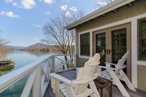 Property grounds - Fabulous 6-bedroom house on Lake Lure! (Lake Lure)