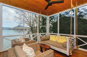 Interior - Fabulous 6-bedroom house on Lake Lure! (Lake Lure)