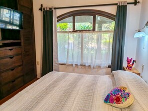 3 habitaciones, tabla de planchar con plancha, internet y ropa de cama 