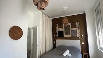 4 habitaciones, tabla de planchar con plancha, cuna de viaje y wifi