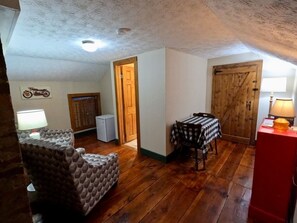 Deluxe Suite | Interior - The Sidecar Inn Bed & Breakfast (Sevierville)