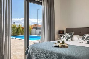 3 chambres, fer et planche à repasser, Wi-Fi, draps fournis