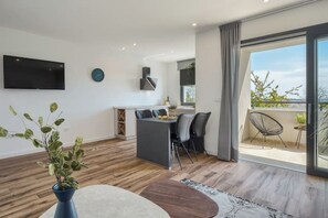 Smart TV - Apartment Moonlight Belvedere Holidays – Modern Garden Escape (Novigrad)