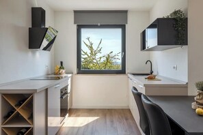 Private kitchen - Apartment Moonlight Belvedere Holidays – Modern Garden Escape (Novigrad)