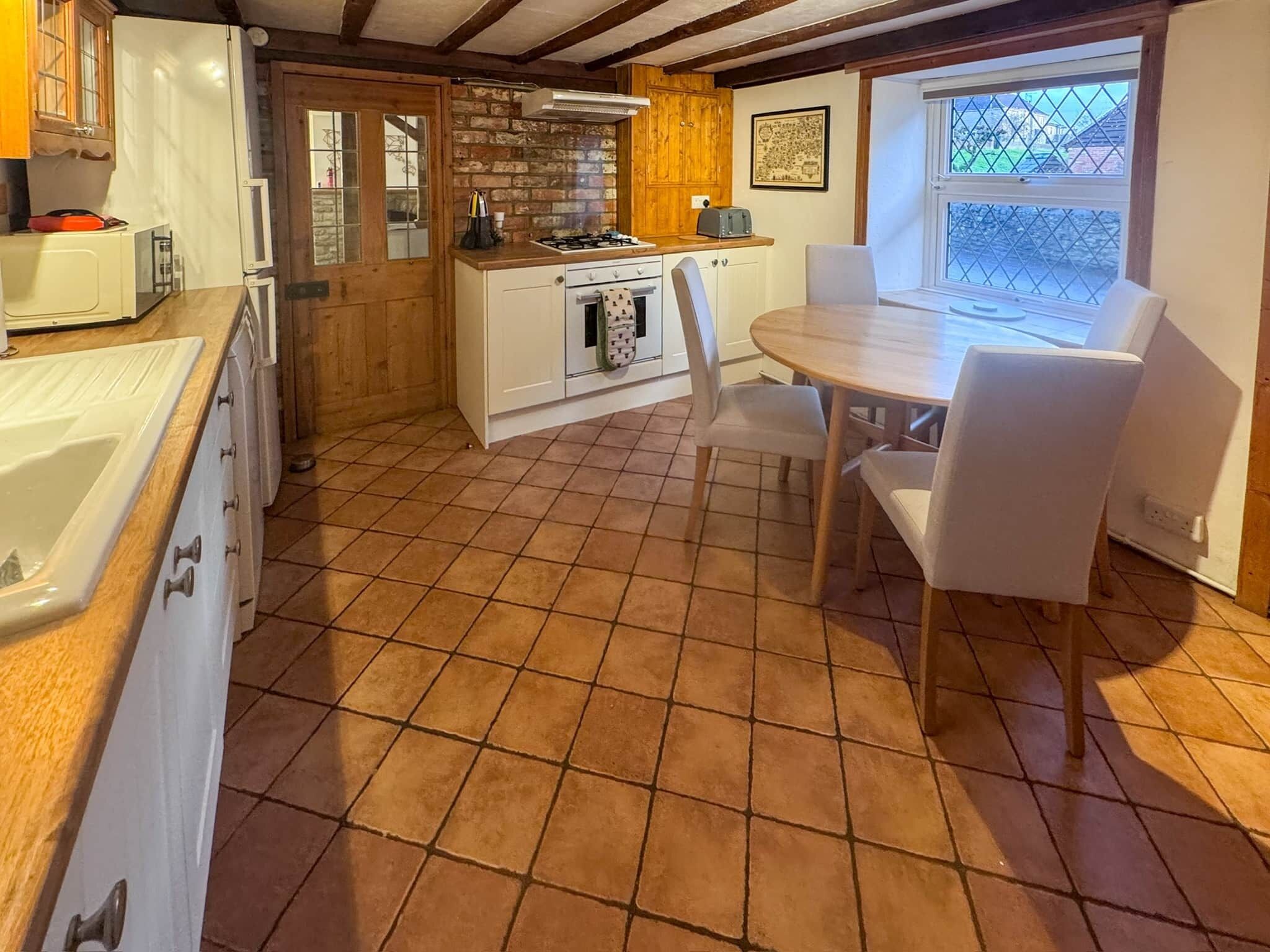 雪櫃、微波爐、焗爐、爐具