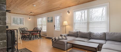 Een smart-tv en een kantoor