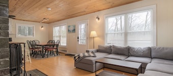 Vermont Mountain Escape â Spacious Duplex with Privacy & Amenities