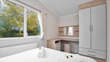 3 bedrooms, iron/ironing board, free WiFi, bed sheets