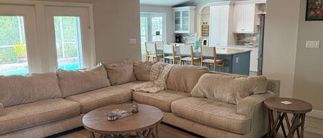 Televisión y chimenea