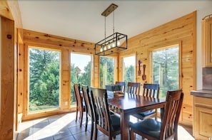 Dining - 3-bedroom cabin in tranquil Alton with cozy living spaces (Alton)