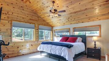 Tabla de planchar con plancha, wifi y ropa de cama