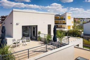 Terrace/patio - Soulshine Belvedere Holidays – Modern Studio with Adriatic Views & Terrace (Novigrad)